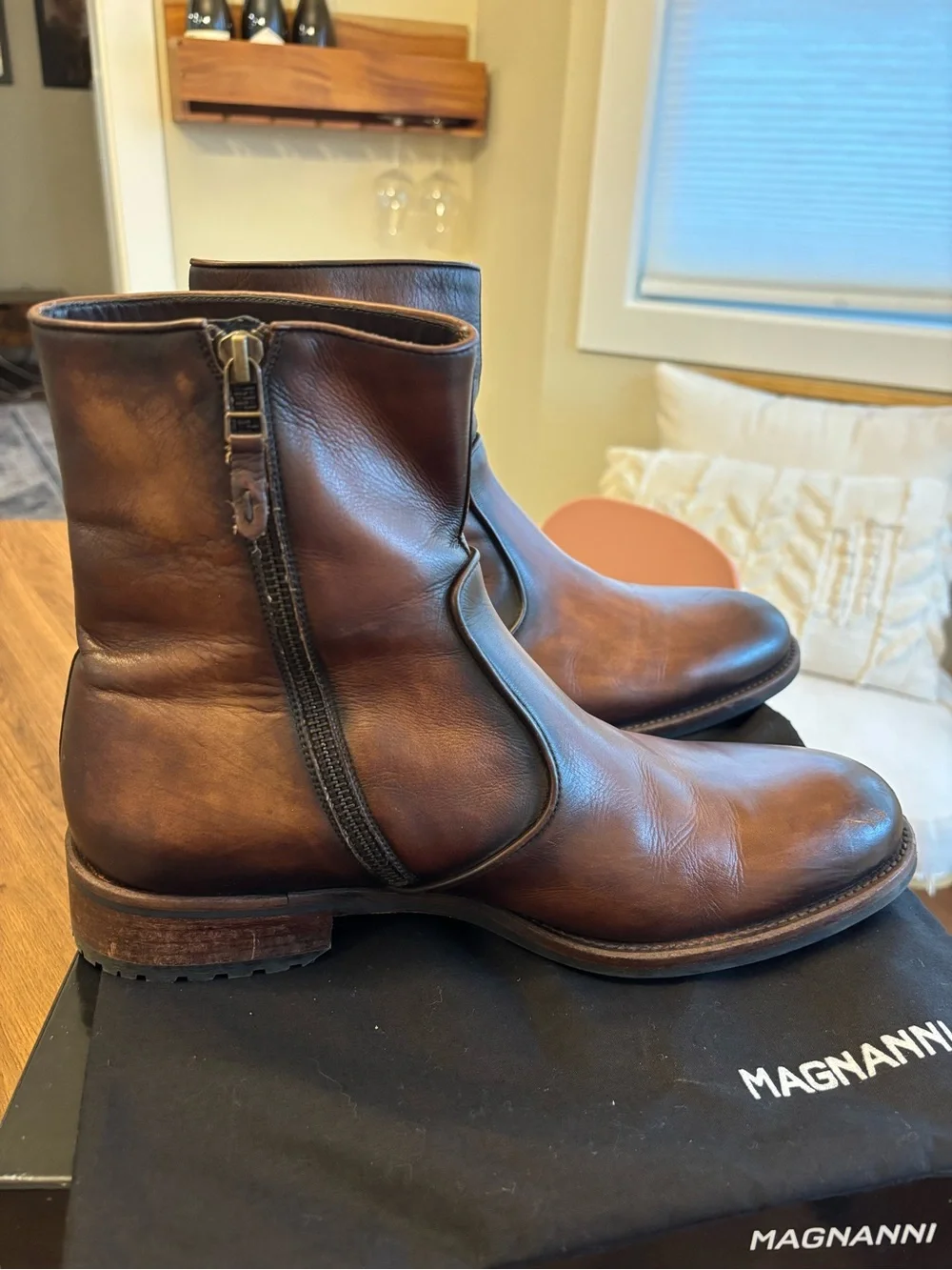 Magnanni Leather Lyon Chelsea Boot